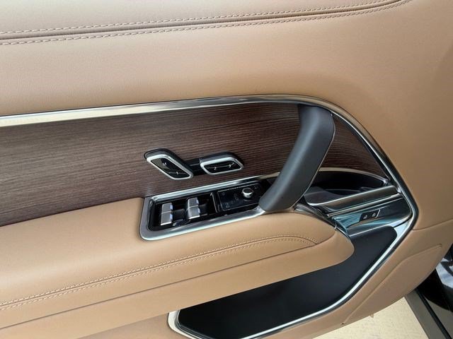 New 2026 Land Rover Range Rover Long Wheelbase SE AWD/4WD image 11
