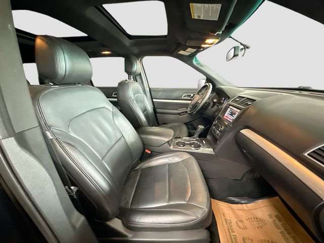 Used 2016 Ford Explorer XLT w/ Equipment Group 202A image 28