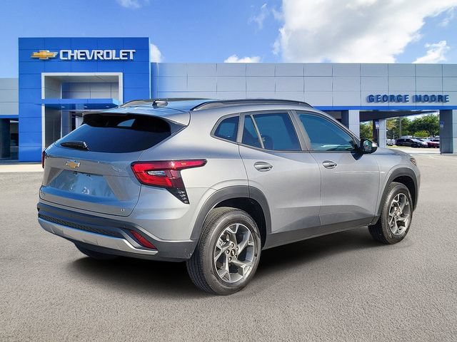 Certified 2025 Chevrolet Trax LT w/ Driver Confidence Package FWD image 4