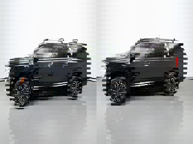 Used 2025 GMC Yukon XL Elevation w/ Elevation Premium Package image 4