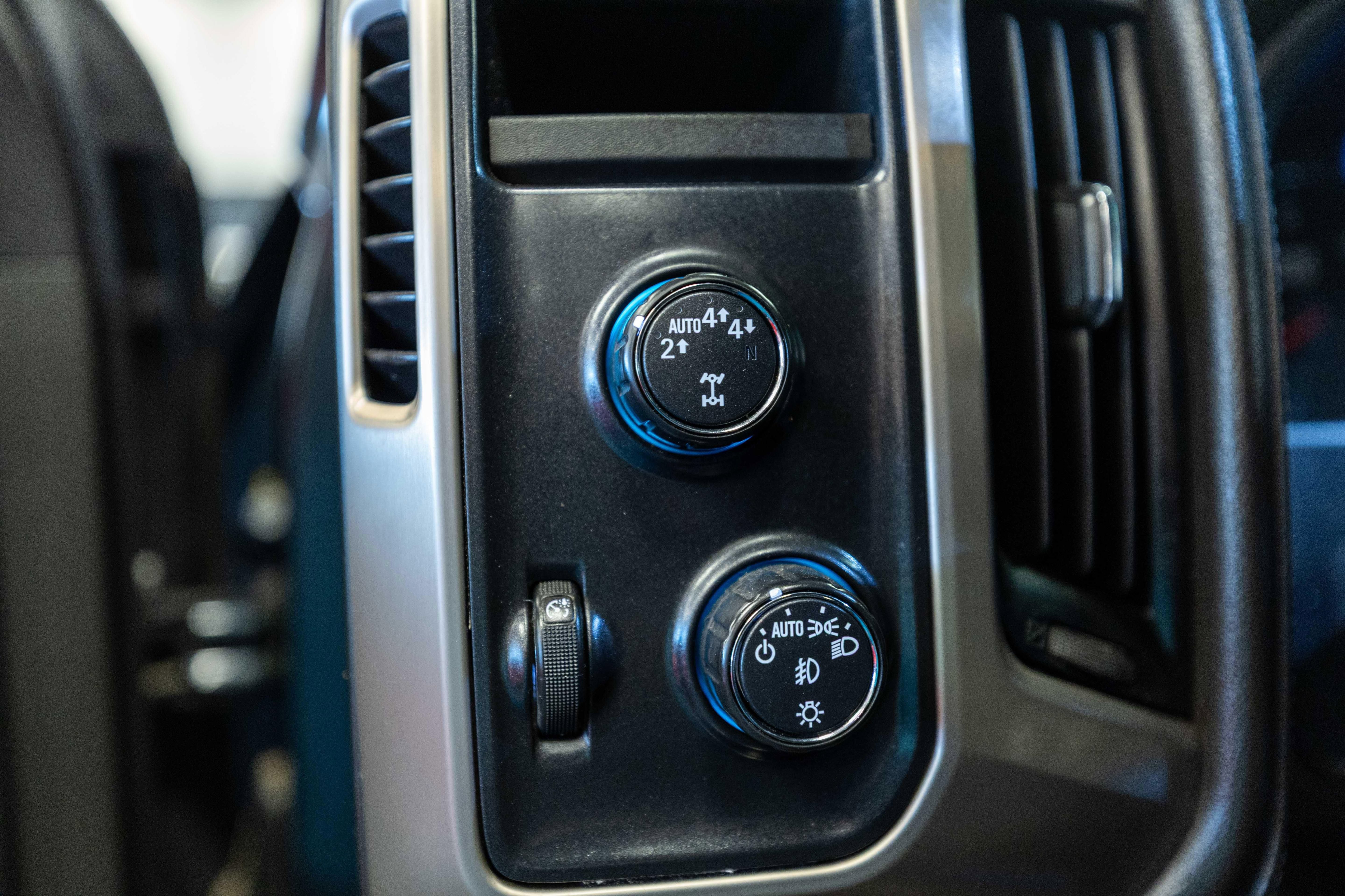 Used 2018 GMC Sierra 1500 Denali AWD/4WD image 12