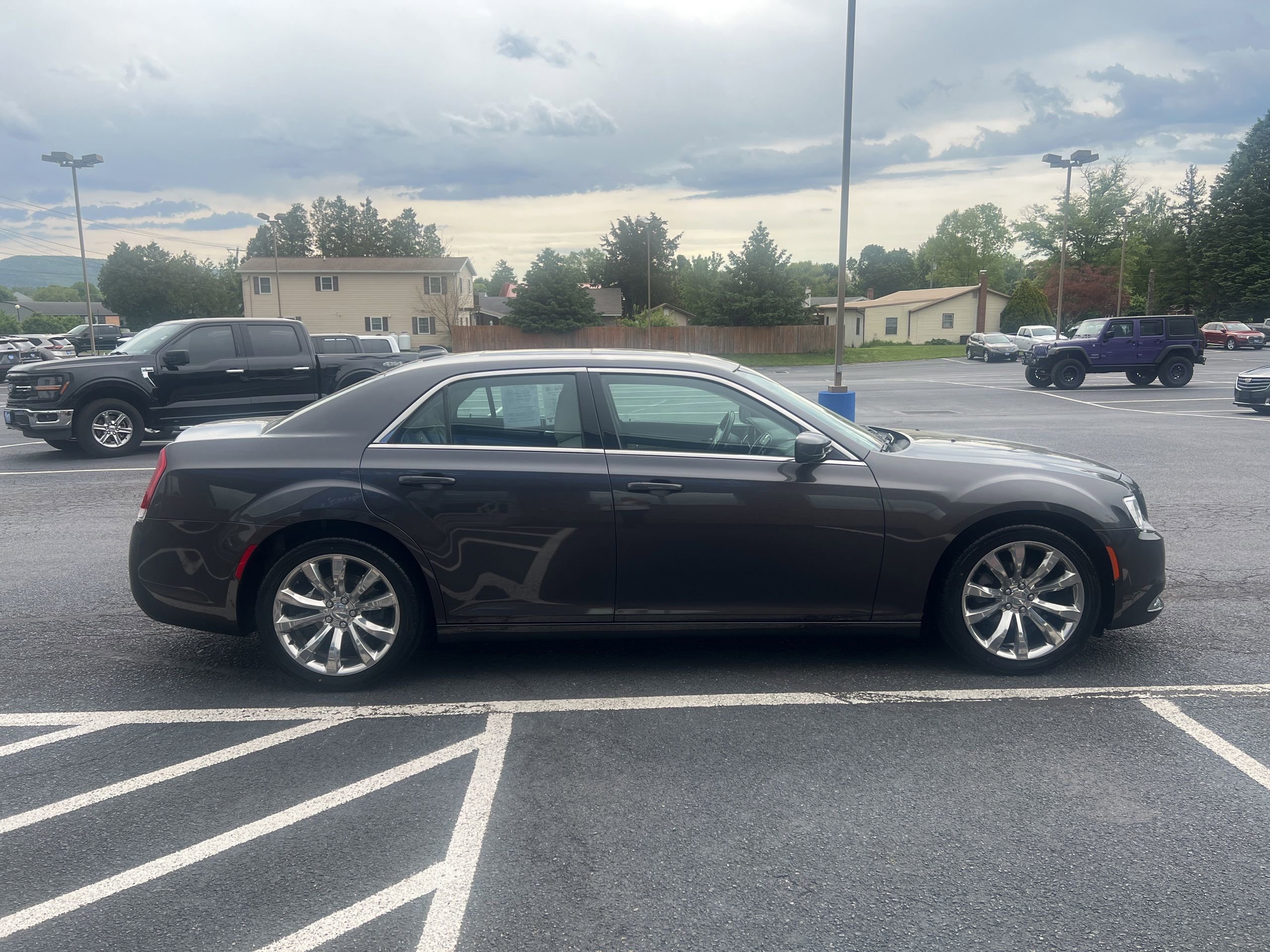 Used 2018 Chrysler 300 Touring L RWD image 7