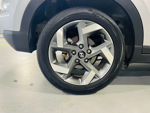 Used 2025 Hyundai Venue SEL FWD image 11