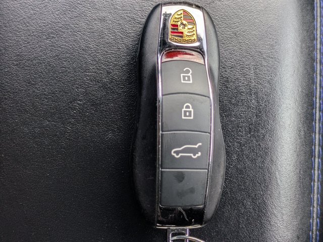 Used 2023 Porsche Macan AWD/4WD image 29