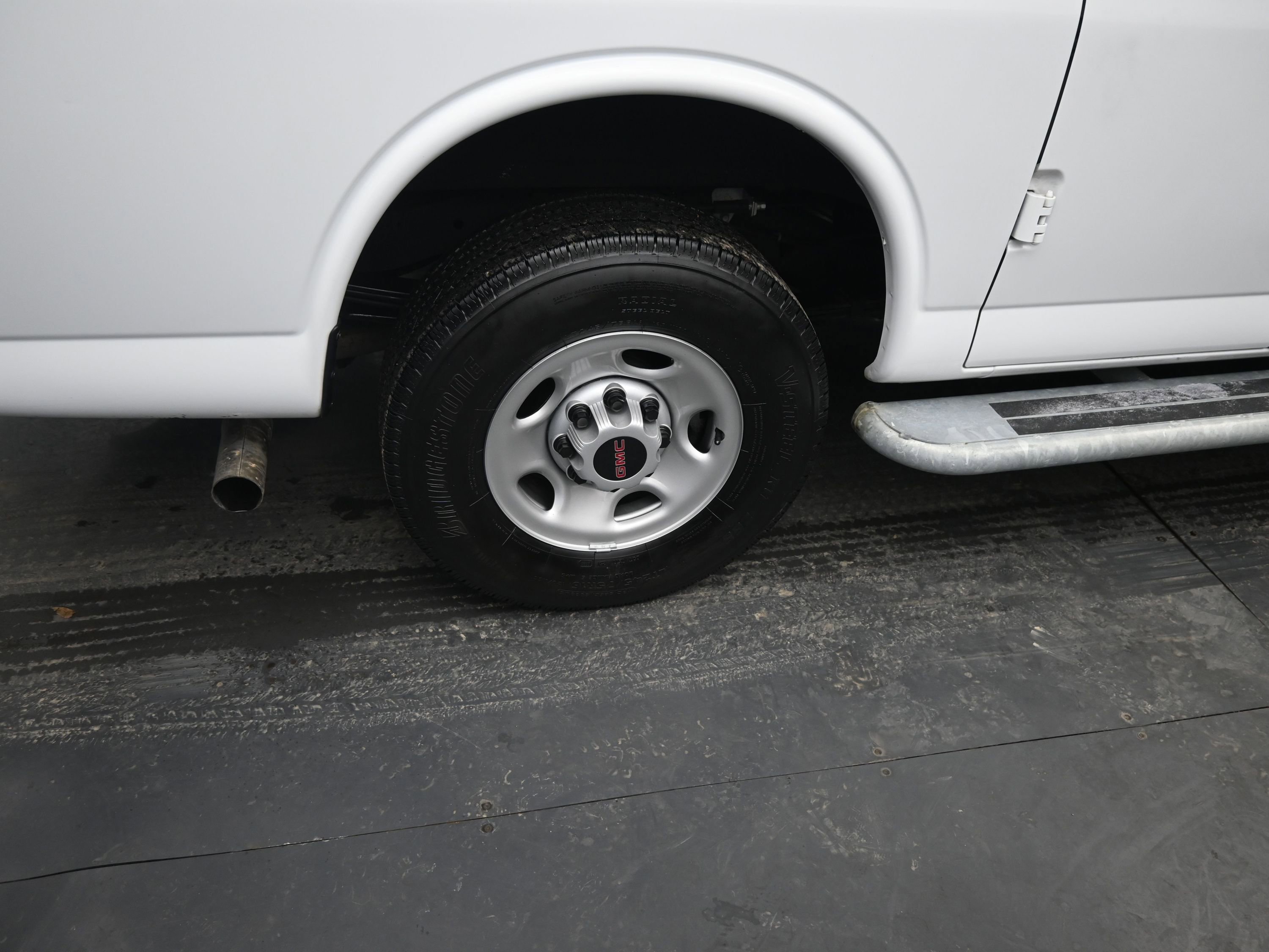 Used 2024 GMC Savana 2500 w/ Driver Convenience Package image 11