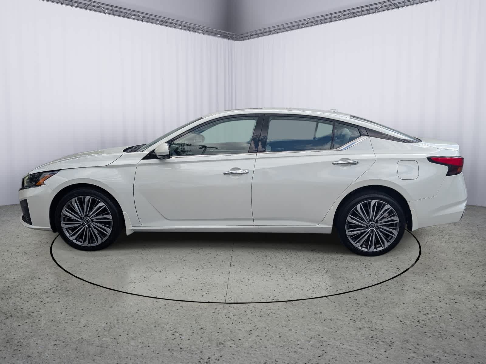 Used 2023 Nissan Altima 2.5 SL AWD/4WD image 6