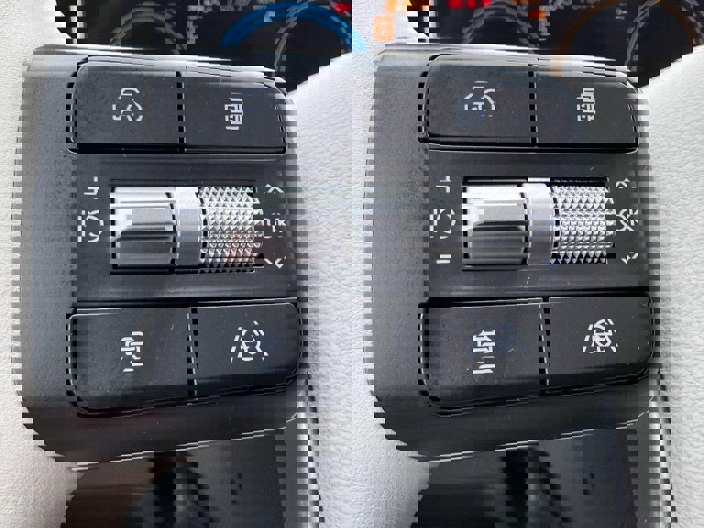 Certified 2025 Hyundai Santa Fe Limited image 18