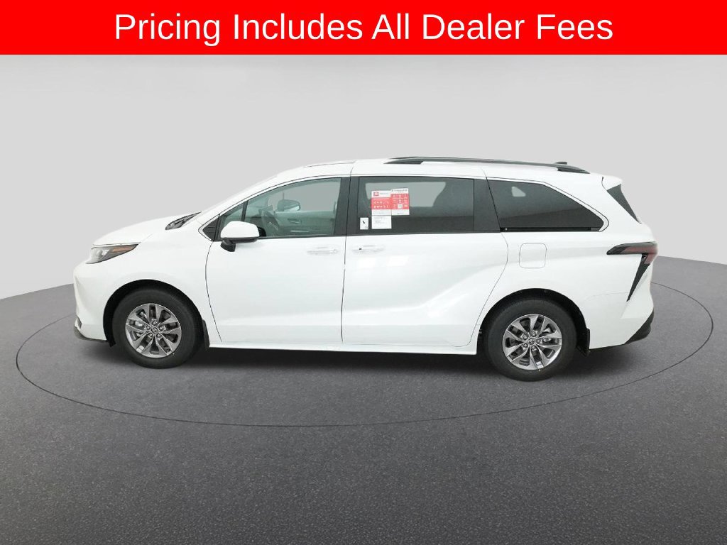 New 2026 Toyota Sienna XLE FWD image 3