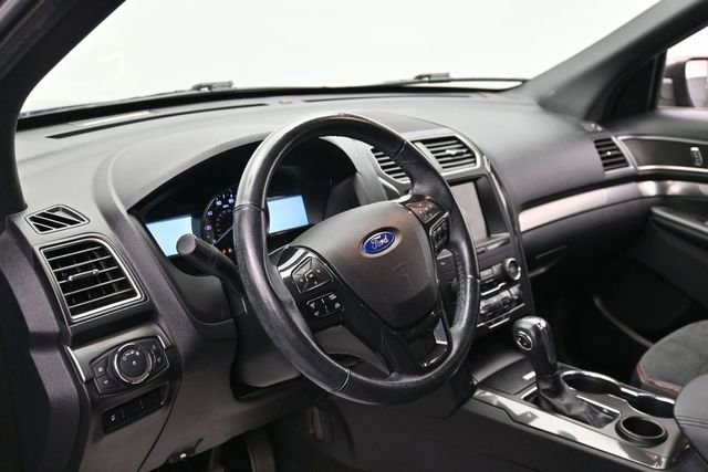 Used 2019 Ford Explorer XLT w/ Equipment Group 202A FWD image 14