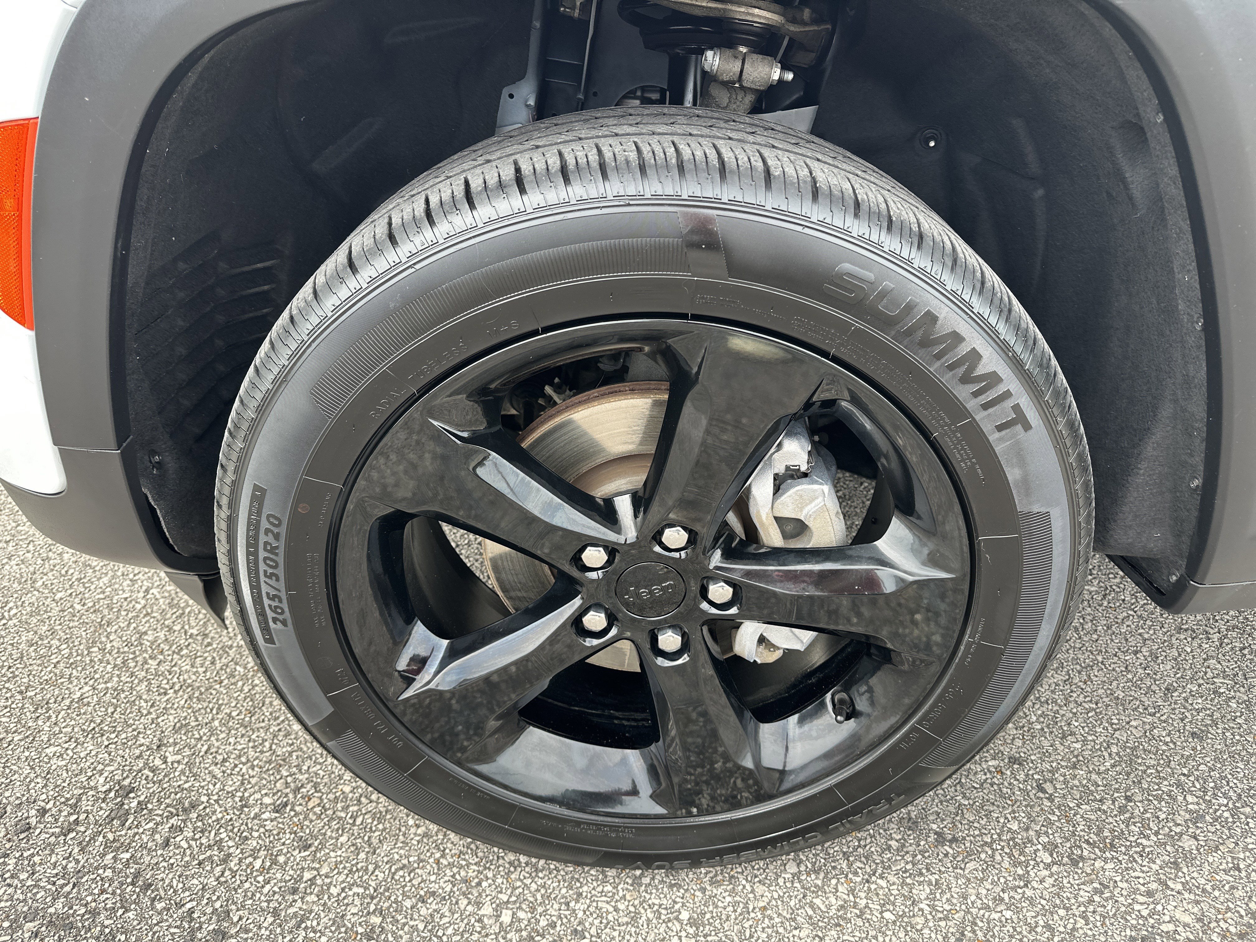 Used 2023 Jeep Grand Cherokee Altitude image 12