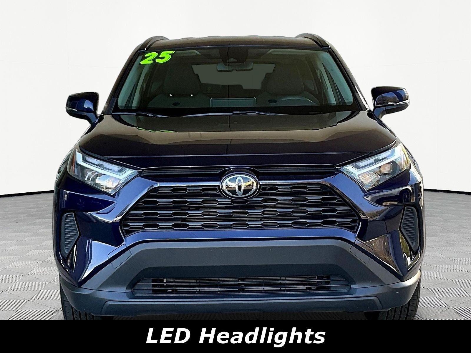 Used 2025 Toyota RAV4 XLE AWD/4WD image 2
