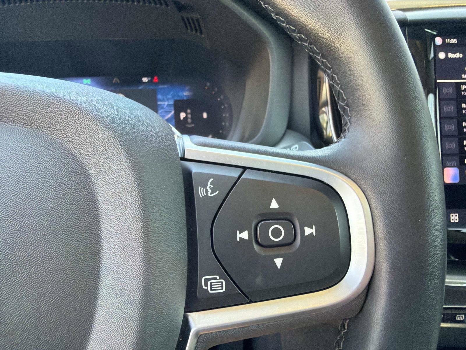 Certified 2025 Volvo XC60 B5 Core image 23