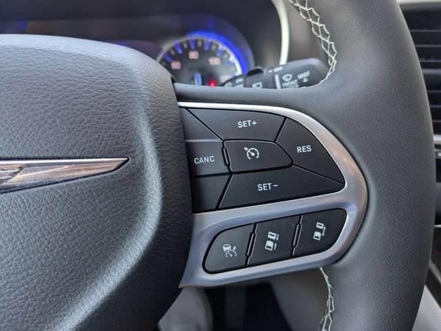 Used 2023 Chrysler Pacifica Touring-L FWD image 20