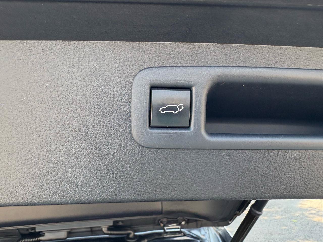 Used 2021 Toyota Highlander Limited FWD image 20