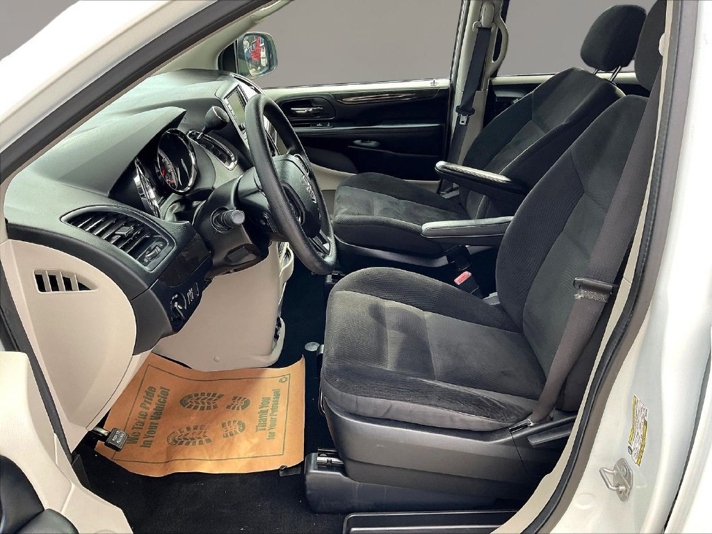 Used 2019 Dodge Grand Caravan SE w/ UConnect Hands-Free Group FWD image 17