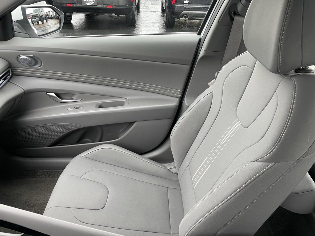Used 2025 Hyundai Elantra SEL image 22