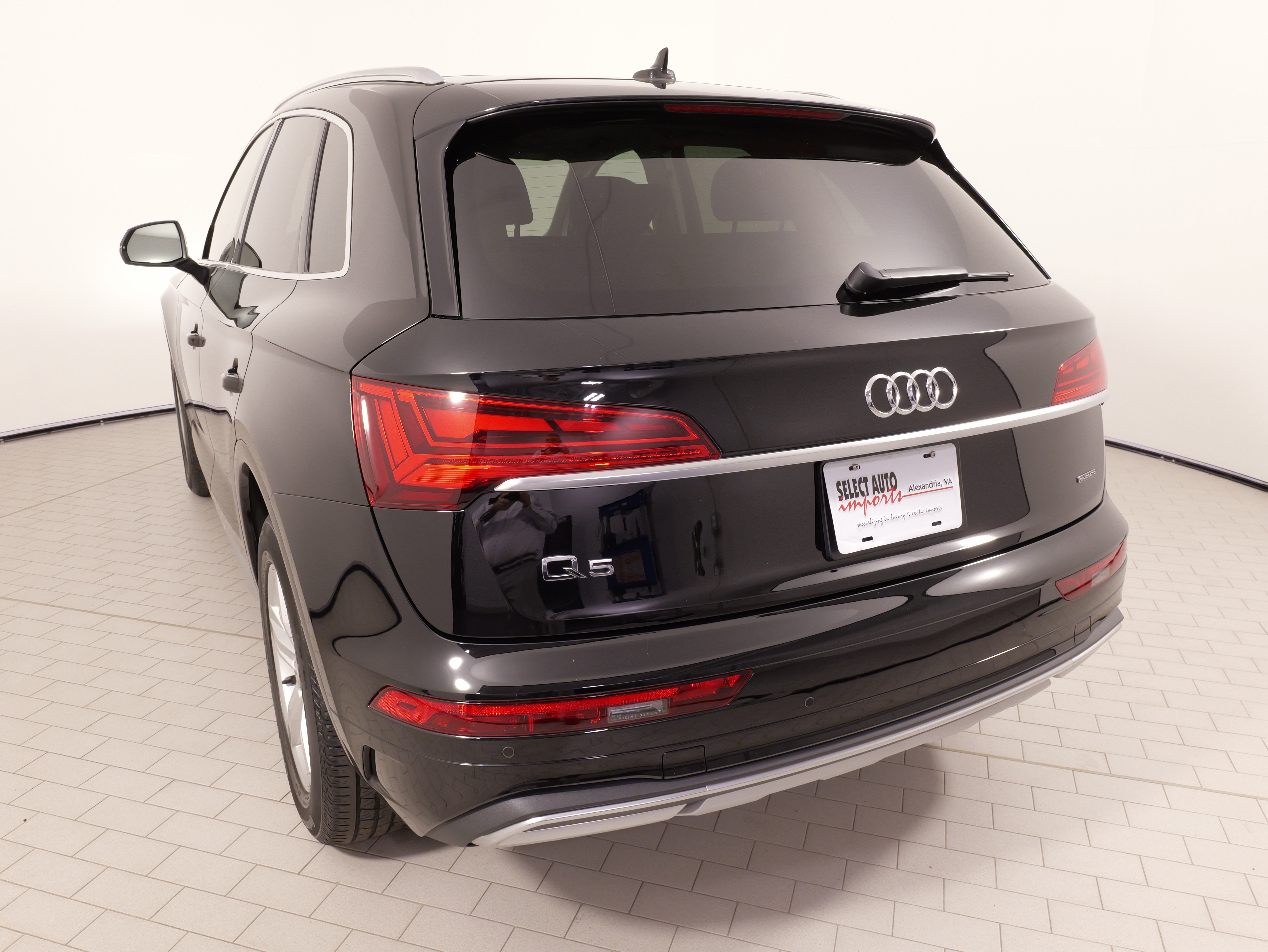 Used 2023 Audi Q5 2.0T Premium w/ Convenience Package AWD/4WD image 14