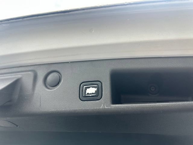 Used 2022 Chevrolet Equinox RS w/ RS Leather Package FWD image 19