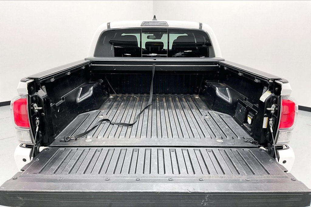 Used 2020 Toyota Tacoma TRD Sport w/ Technology Package AWD/4WD image 32
