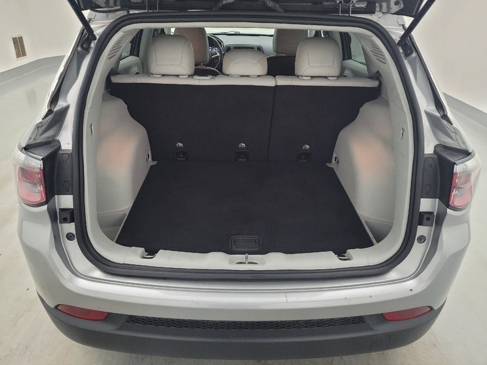 Used 2019 Jeep Compass Latitude w/ Popular Equipment Group FWD image 29
