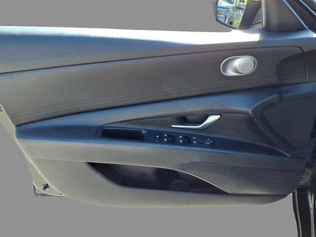 Used 2022 Hyundai Elantra Blue FWD image 16