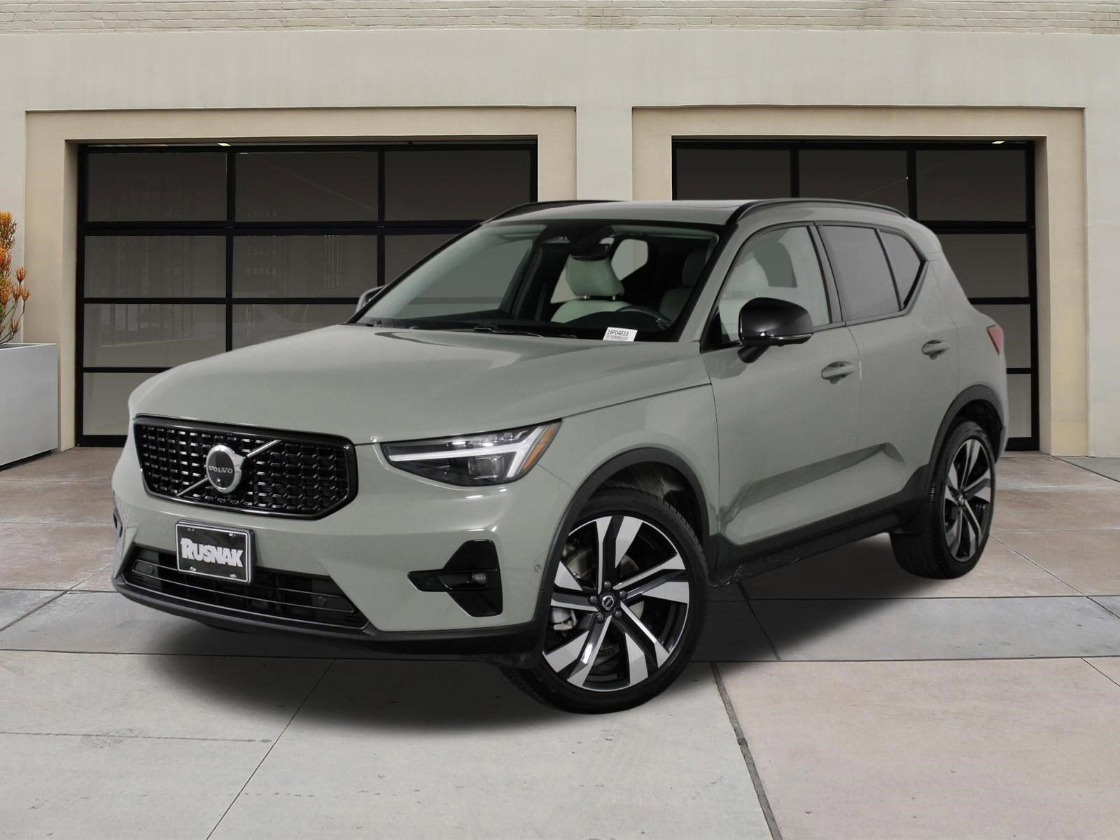 Certified 2023 Volvo XC40 B5 Ultimate w/ Protection Package Premier AWD/4WD image 3