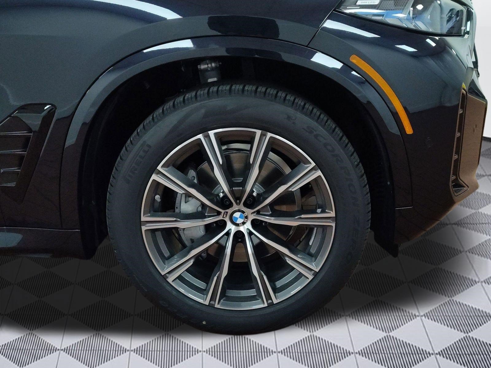 Used 2026 BMW X5 xDrive40i w/ M Sport Package AWD/4WD image 11