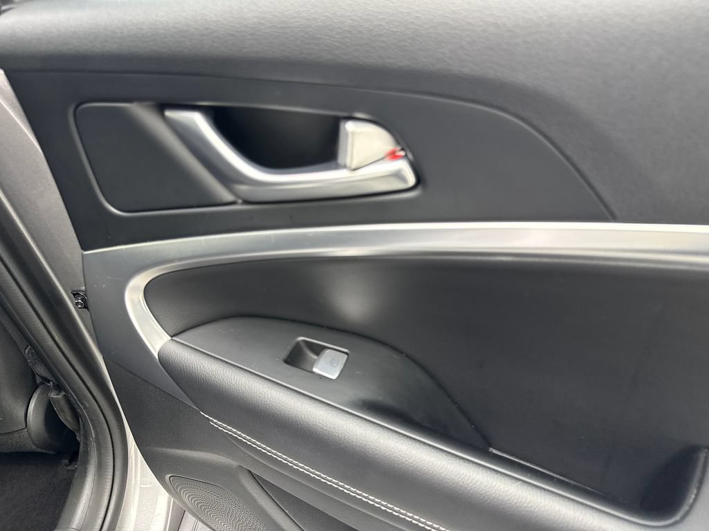 Used 2025 Genesis G70 2.5T RWD image 43