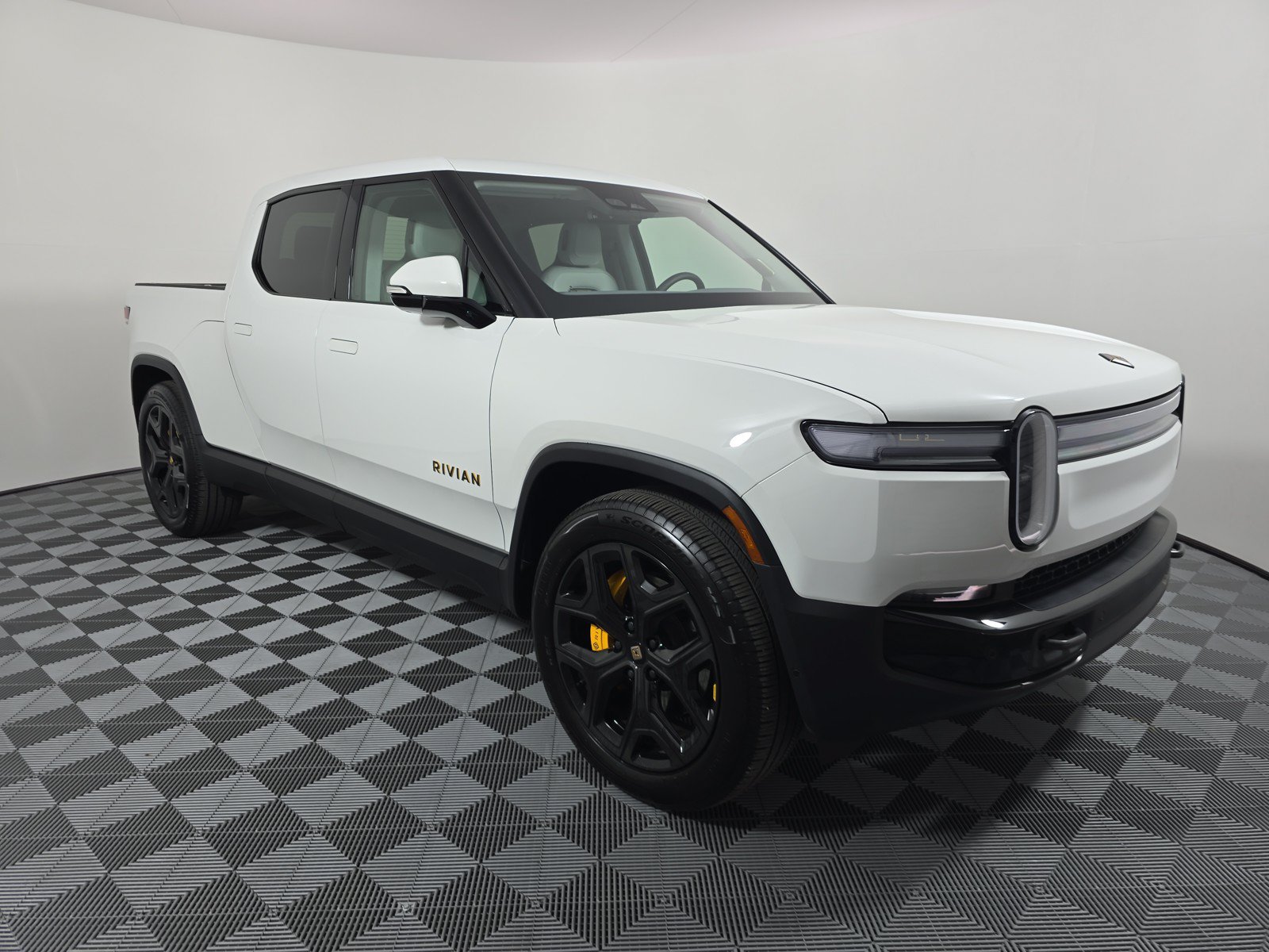 Used 2025 Rivian R1T Premium AWD/4WD image 7