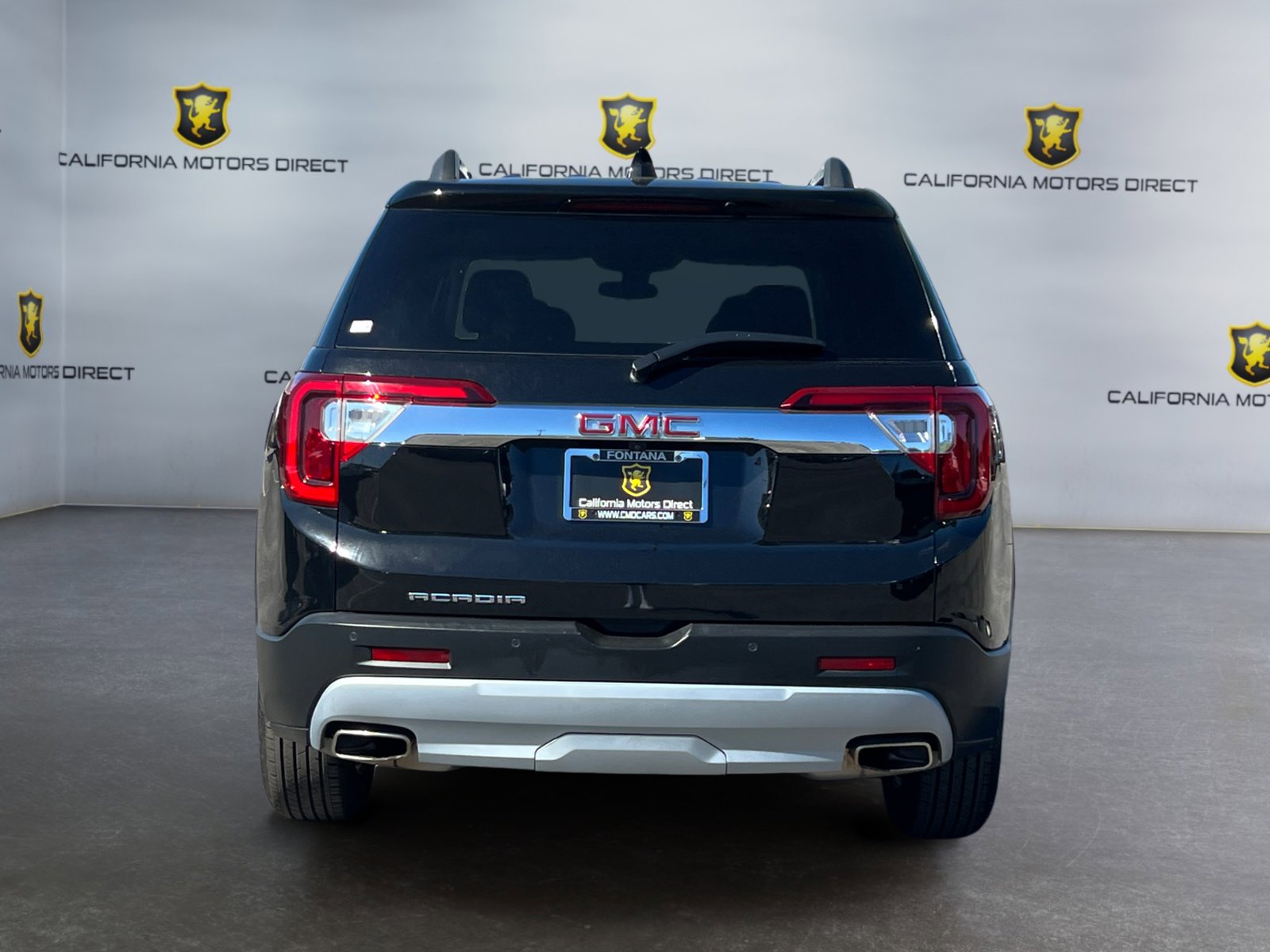 Used 2023 GMC Acadia SLE w/ Driver Convenience Package image 4