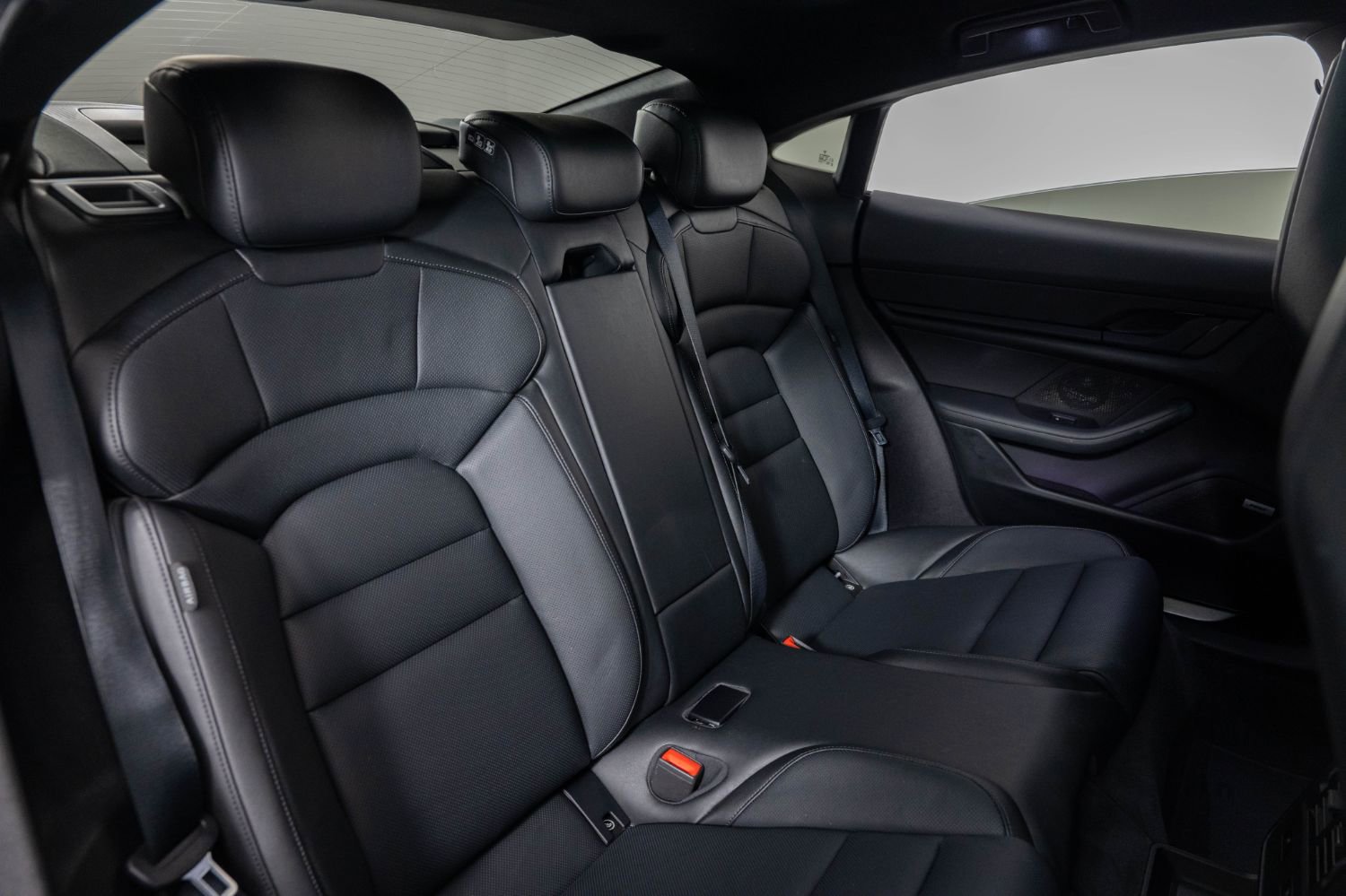 Used 2021 Porsche Taycan 4S image 25