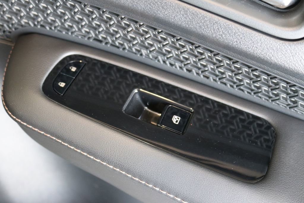 Used 2023 Nissan Ariya AWD image 35