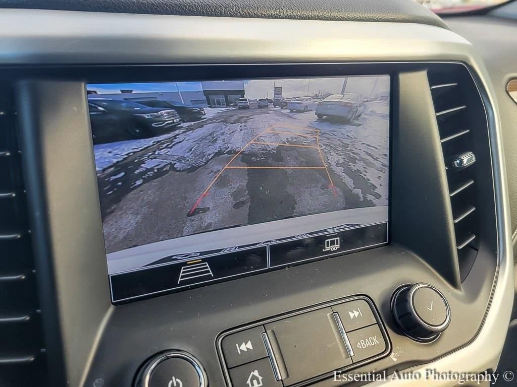 Certified 2022 GMC Acadia SLE w/ Driver Convenience Package image 15