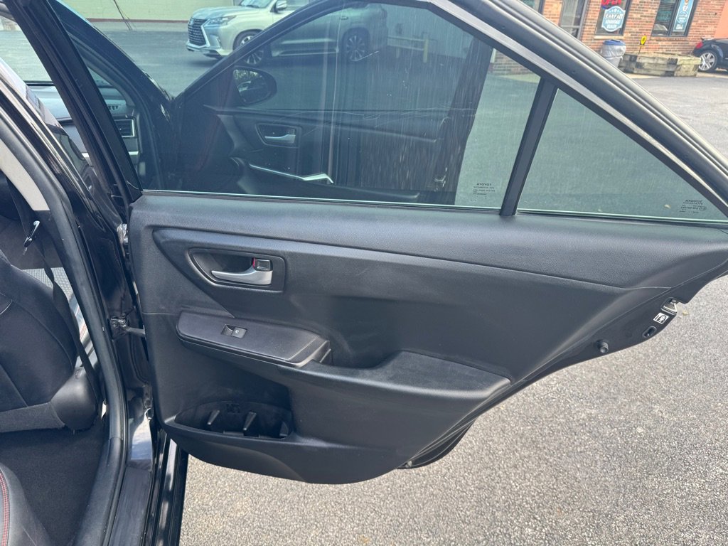 Used 2015 Toyota Camry LE image 18