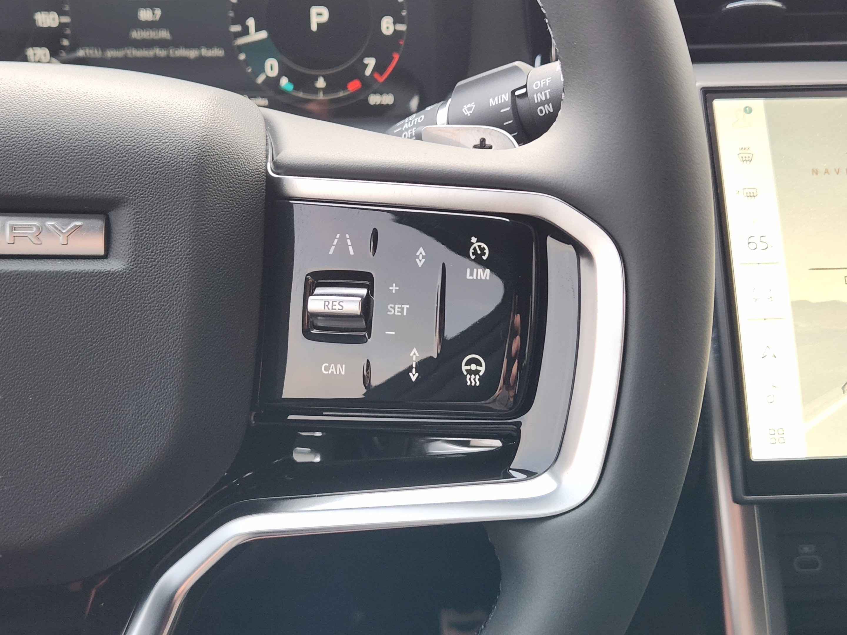 New 2025 Land Rover Discovery Sport Dynamic SE AWD/4WD image 23
