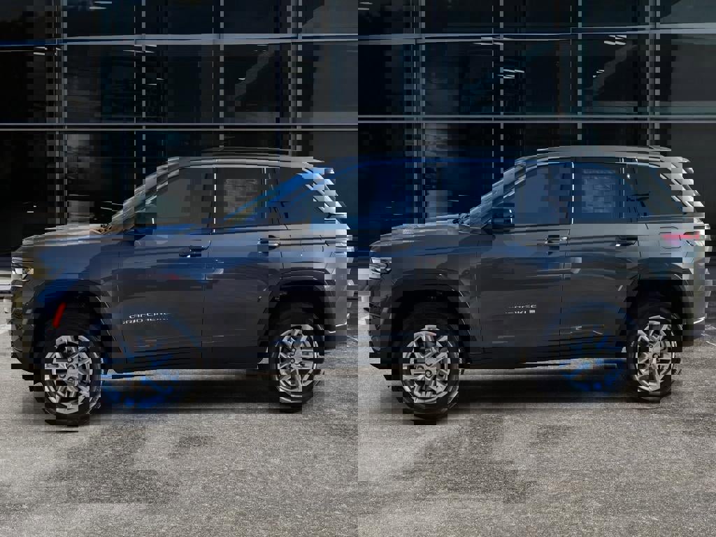 New 2025 Jeep Grand Cherokee Laredo X w/ Luxury Tech Group I image 4