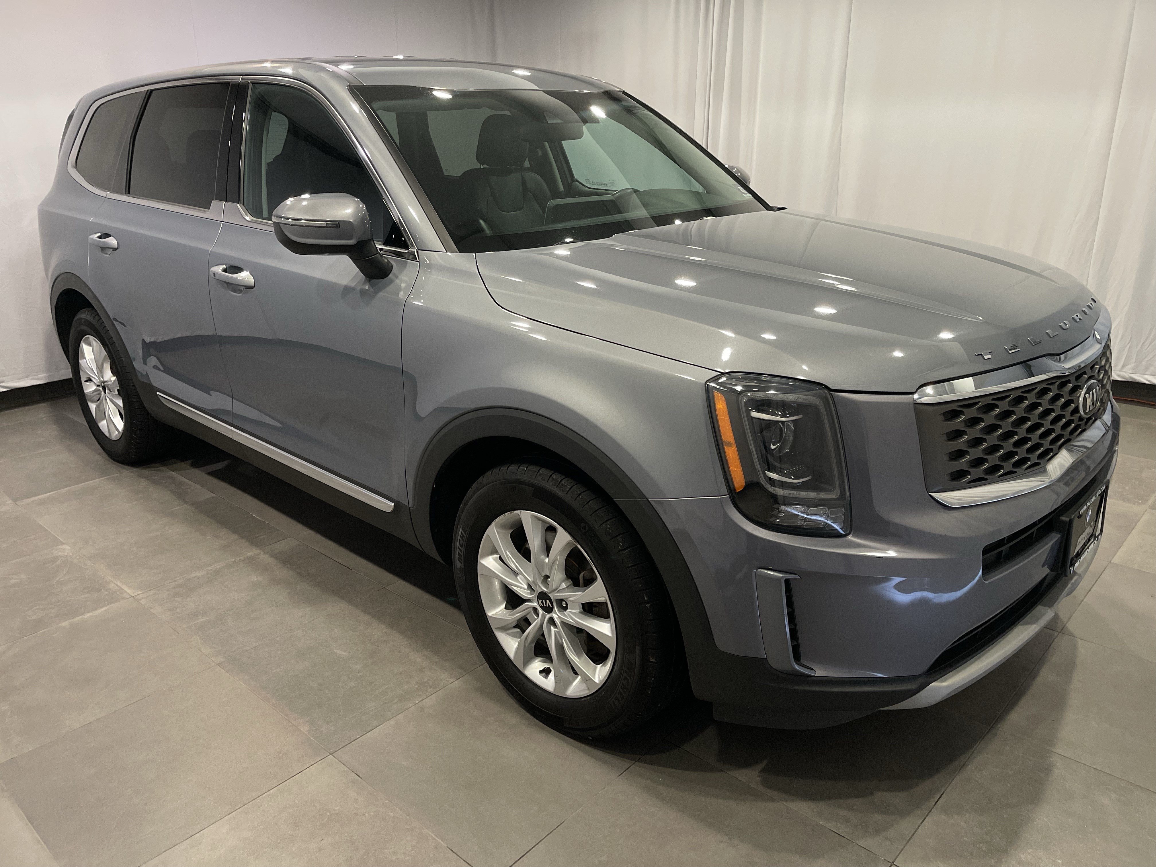 Used 2020 Kia Telluride LX AWD/4WD image 3