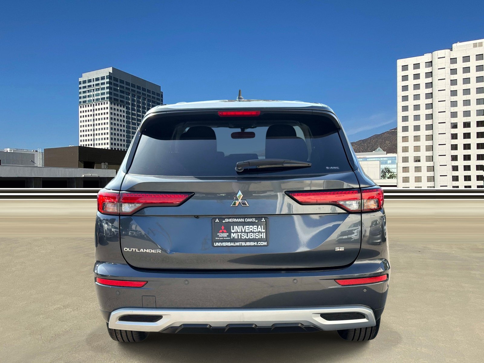 Used 2024 Mitsubishi Outlander AWD image 4