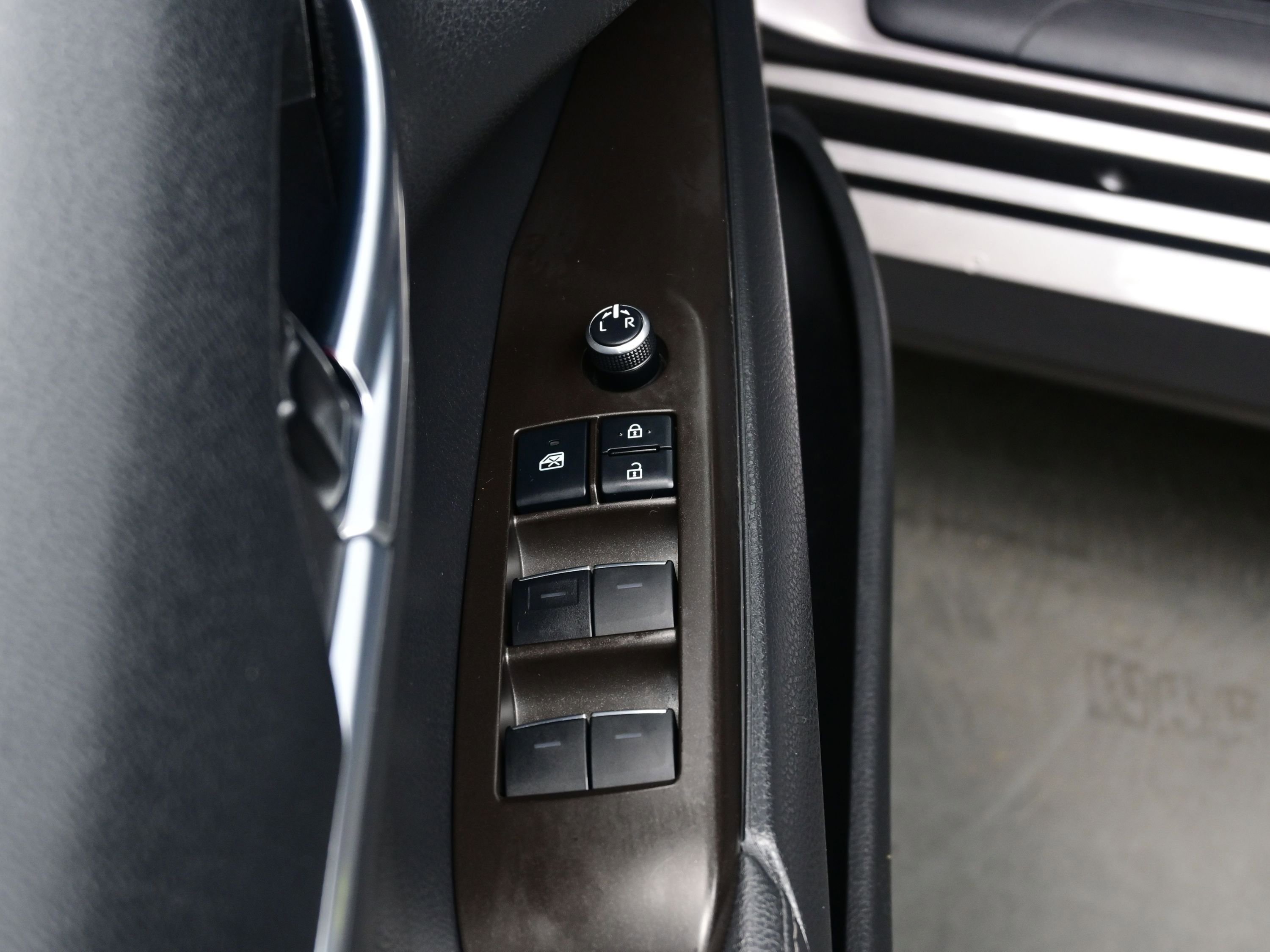 Used 2021 Toyota Camry XLE w/ Navigation Upgrade Package FWD image 10