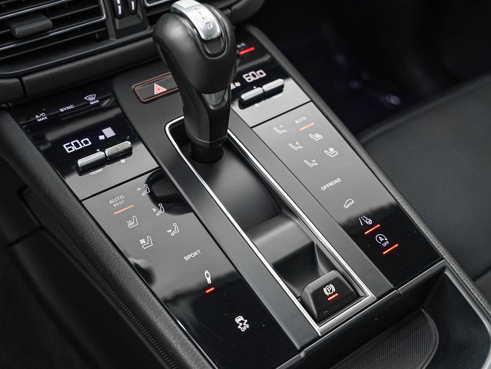 Certified 2024 Porsche Macan S AWD/4WD image 18