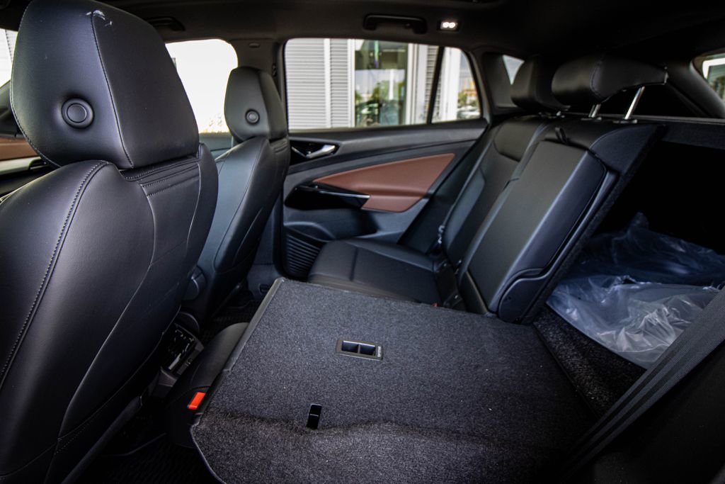 Certified 2022 Volkswagen ID.4 Pro S w/ Gradient Package image 27