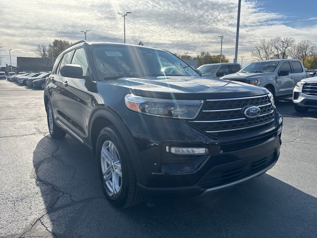 Used 2023 Ford Explorer XLT w/ Equipment Group 202A image 4