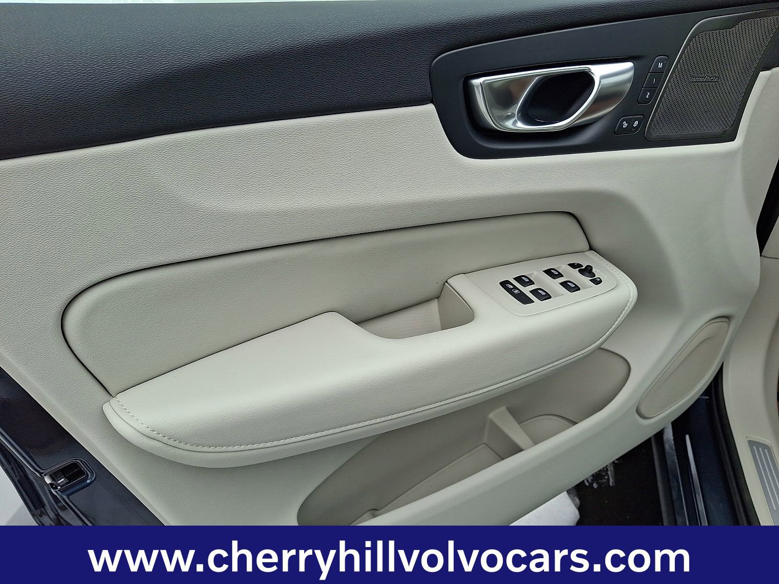 New 2026 Volvo XC60 T8 Ultra w/ Protection Package Premier image 9