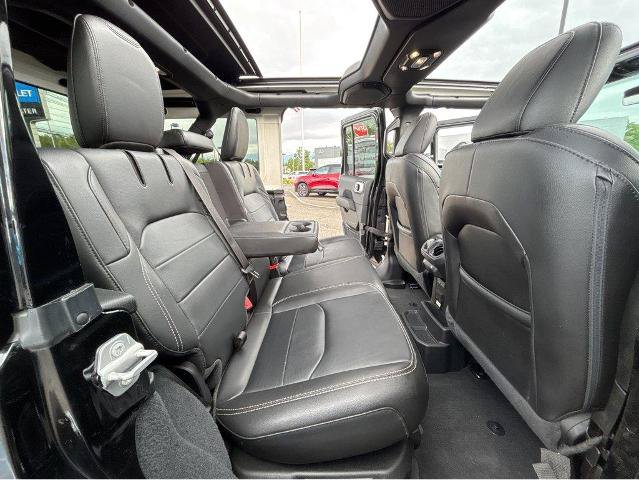 Used 2023 Jeep Wrangler Unlimited Sahara w/ Cold Weather Group AWD/4WD image 7