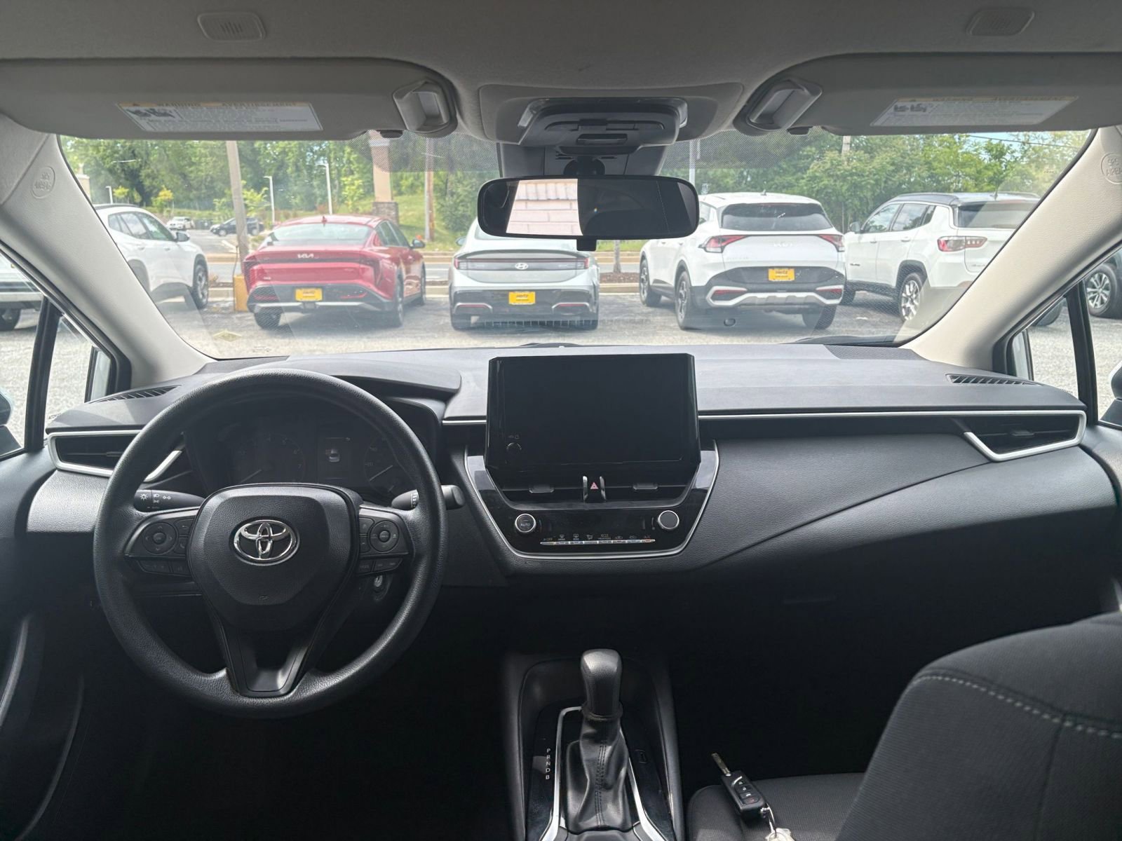 Used 2025 Toyota Corolla LE FWD image 31