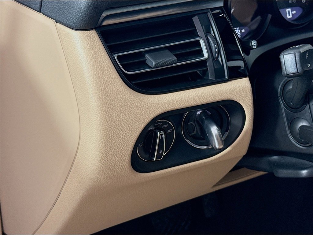 Used 2023 Porsche Macan image 11