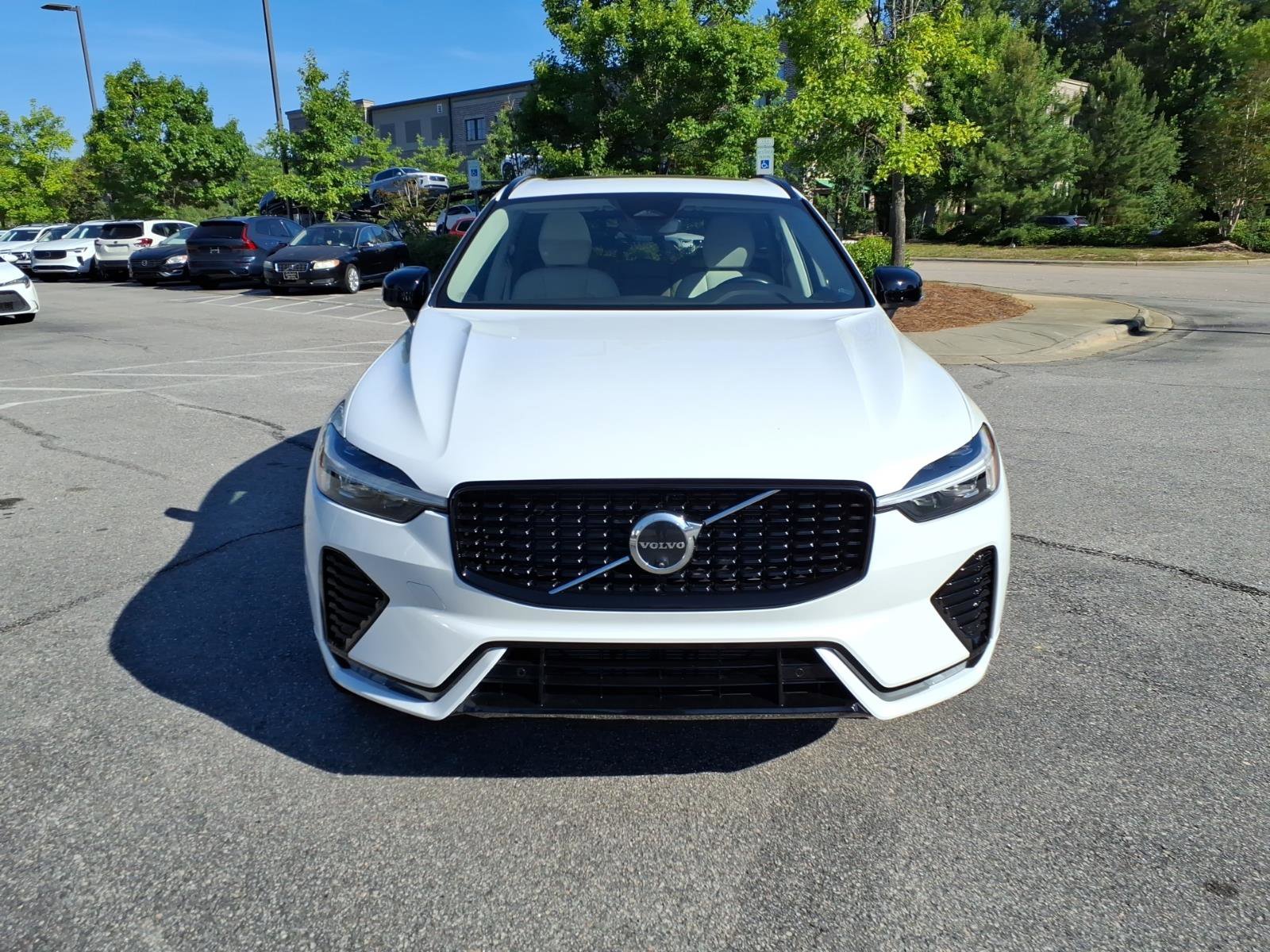 Used 2024 Volvo XC60 B5 Plus w/ Protection Package Premier AWD/4WD image 8