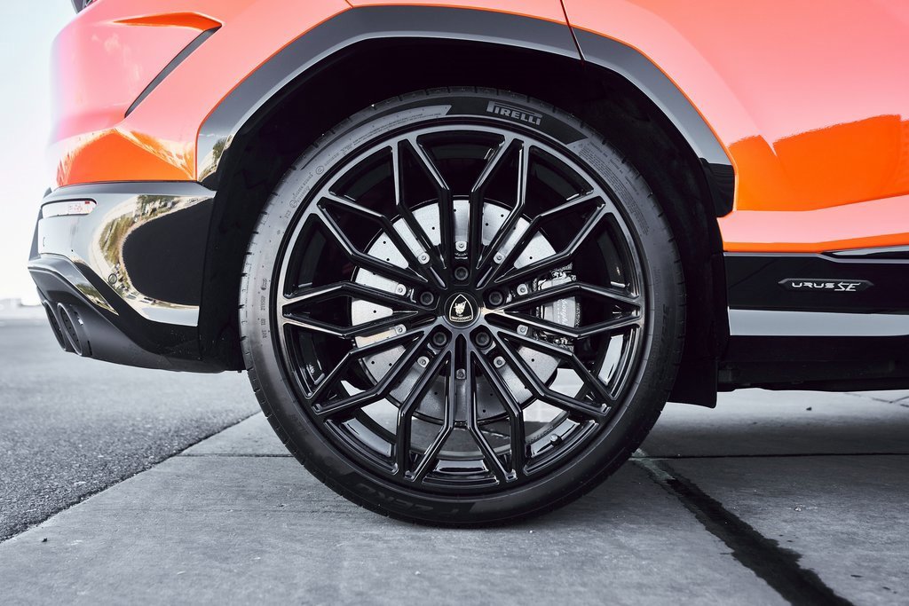Used 2025 Lamborghini Urus SE image 19