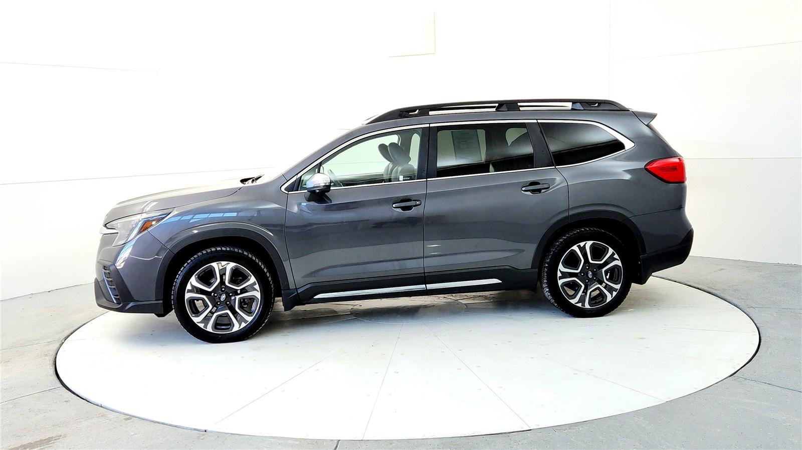 Used 2023 Subaru Ascent Limited w/ Technology Package image 3
