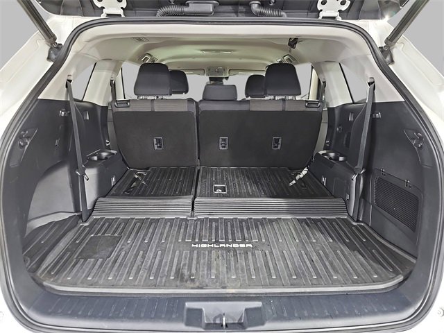 Used 2020 Toyota Highlander LE image 13